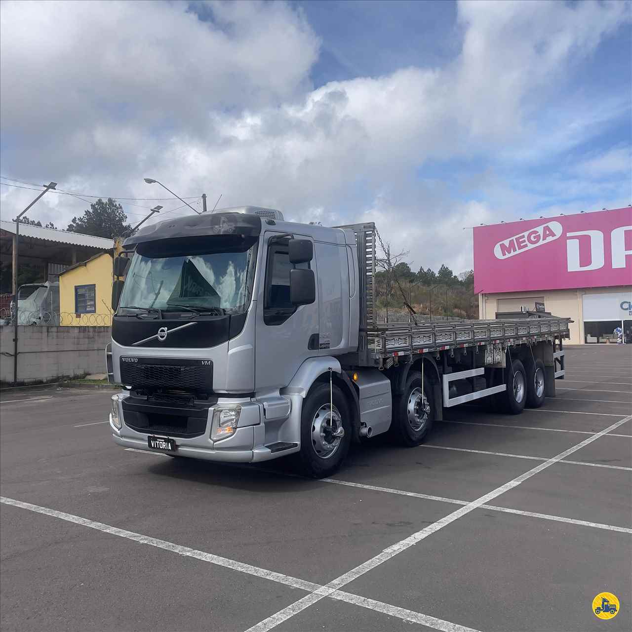 CAMINHAO VOLVO VOLVO VM 330 Carga Seca Cavalo 8x2 Vitória Caminhões CURITIBA PARANÁ PR