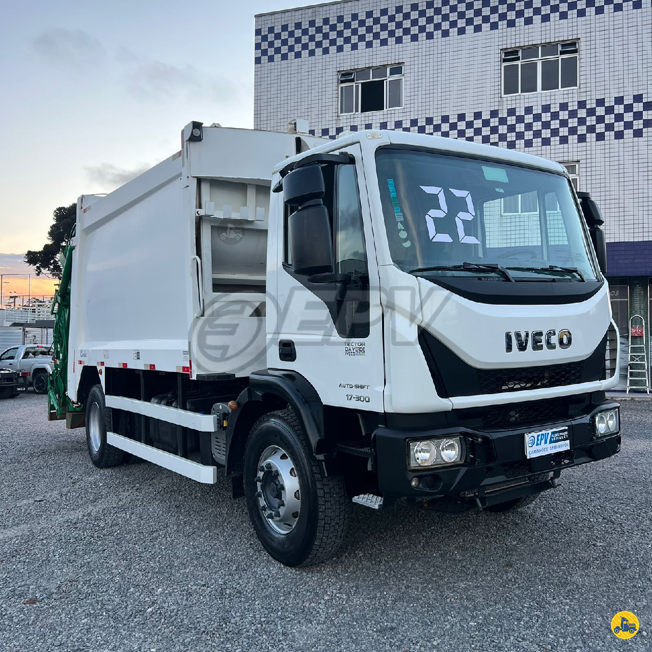 CAMINHAO IVECO TECTOR 170E30 Coletor de Lixo Toco 4x2 EPV Veículos CURITIBA PARANÁ PR