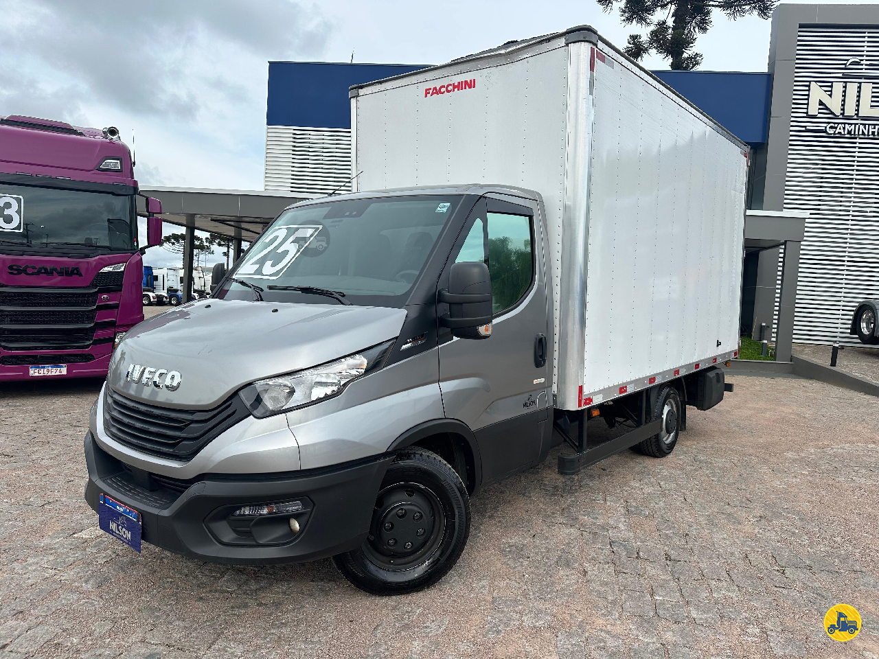 CAMINHAO IVECO DAILY 35-160 Baú Furgão 3/4 4x2 Nilson Caminhoes SAO JOSE DOS PINHAIS PARANÁ PR