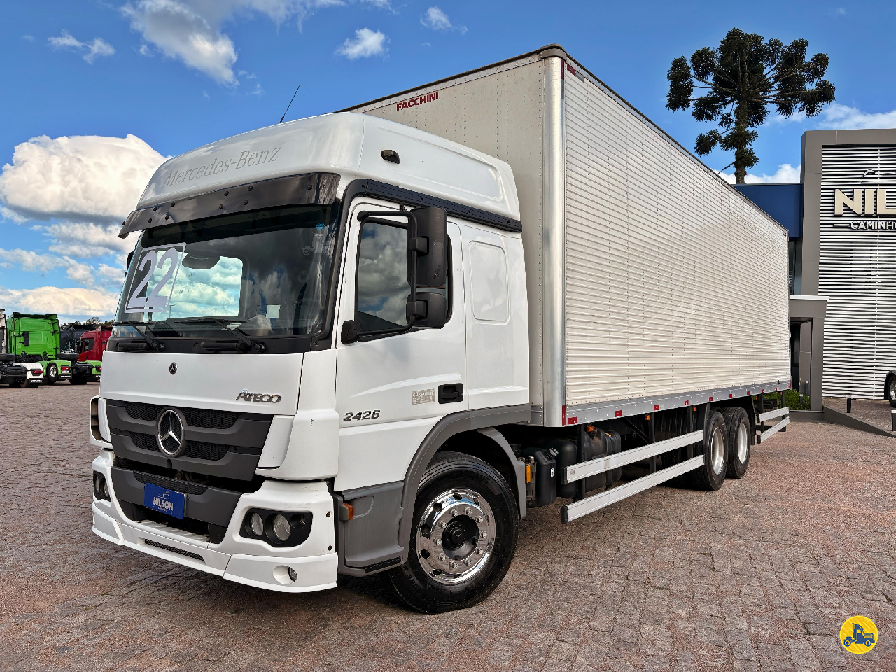 CAMINHAO MERCEDES-BENZ MB 2426 Baú Furgão Truck 6x2 Nilson Caminhoes SAO JOSE DOS PINHAIS PARANÁ PR