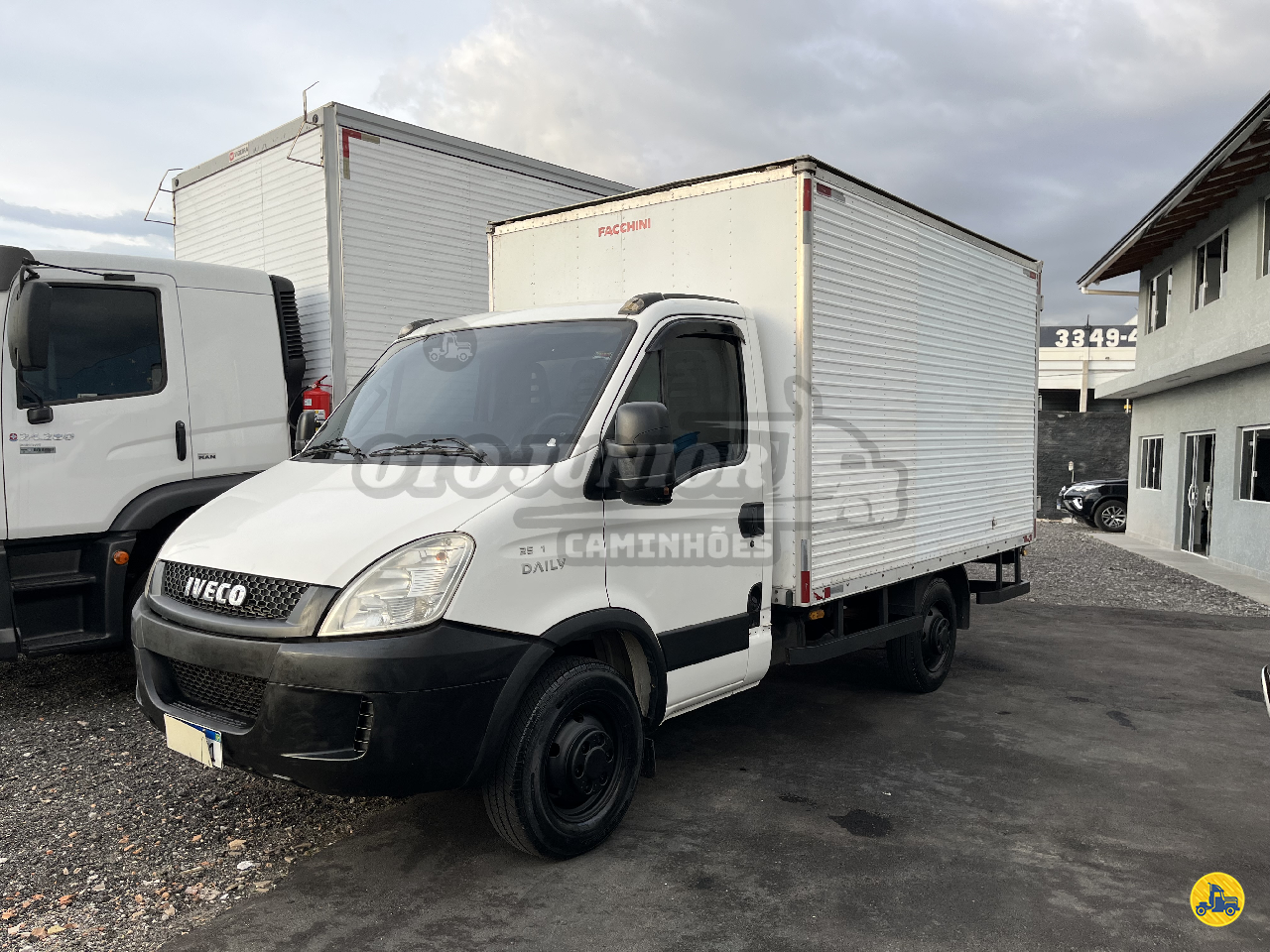 CAMINHAO IVECO DAILY 35s14 Baú Furgão 3/4 4x2 Oto Caminhões CURITIBA PARANÁ PR