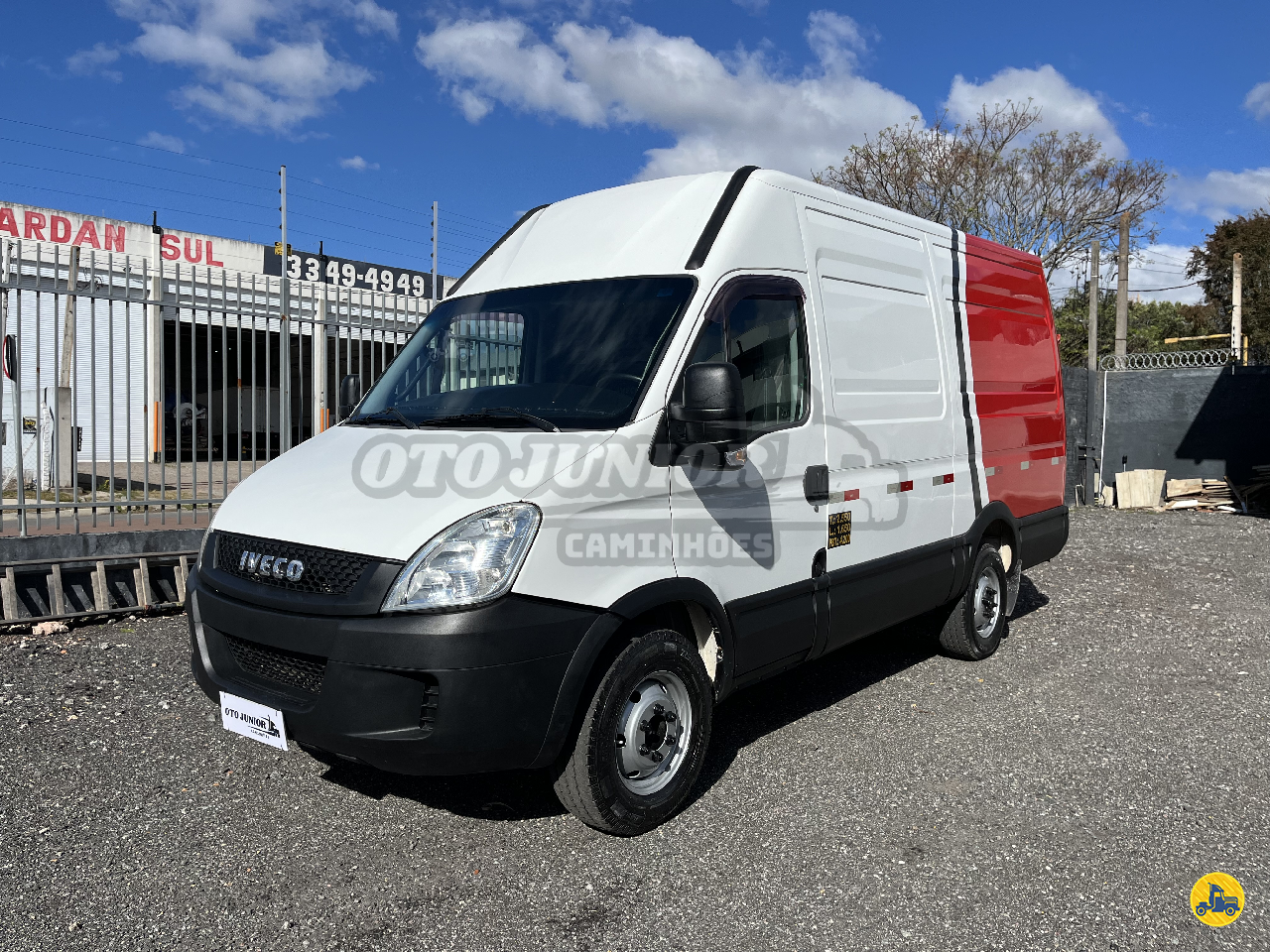 CAMINHAO IVECO DAILY 45s17 Baú Furgão 3/4 4x2 Oto Caminhões CURITIBA PARANÁ PR