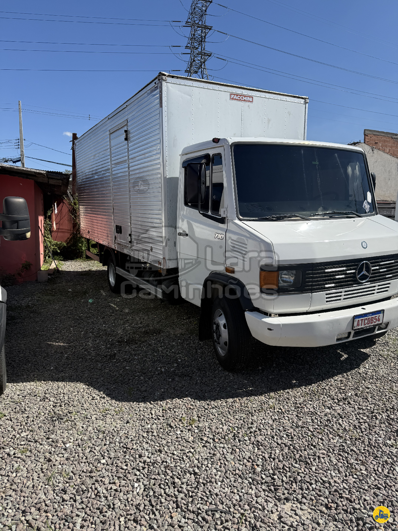 CAMINHAO MERCEDES-BENZ MB 710 Baú Furgão 3/4 4x2 Lara Caminhões CURITIBA PARANÁ PR