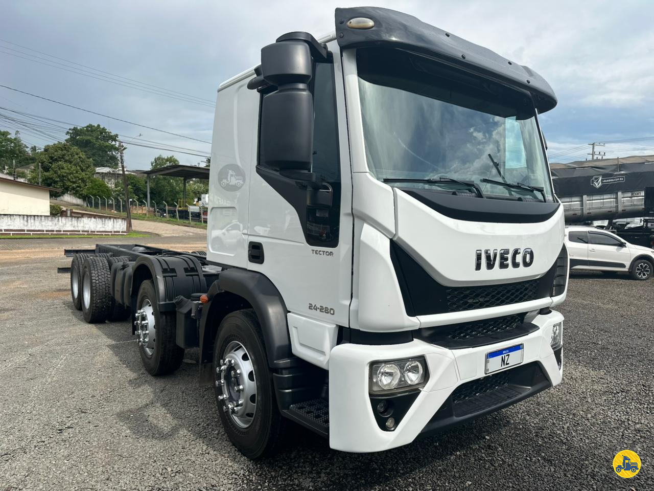 CAMINHAO IVECO TECTOR 24 280 Chassis BiTruck 8x2 NZ Veículos e Caminhões ICARA SANTA CATARINA SC