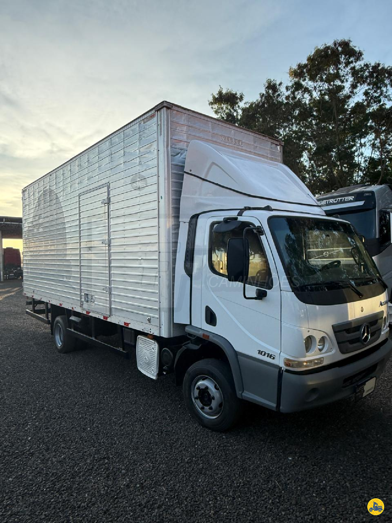 CAMINHAO MERCEDES-BENZ MB 1016 Baú Furgão 3/4 4x2 FF Caminhões Ribeirão Preto RIBEIRAO PRETO SÃO PAULO SP