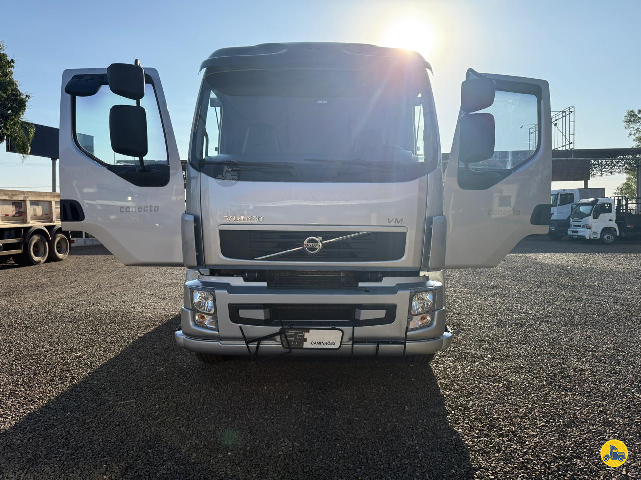 CAMINHAO VOLVO VOLVO VM 270 Carga Seca BiTruck 8x2 FF Caminhões Ribeirão Preto RIBEIRAO PRETO SÃO PAULO SP