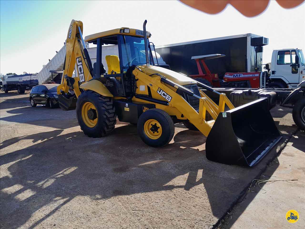 RETRO ESCAVADEIRA JCB 214E.1 Tração 4x2 Ravel Trucks CRAVINHOS SÃO PAULO SP