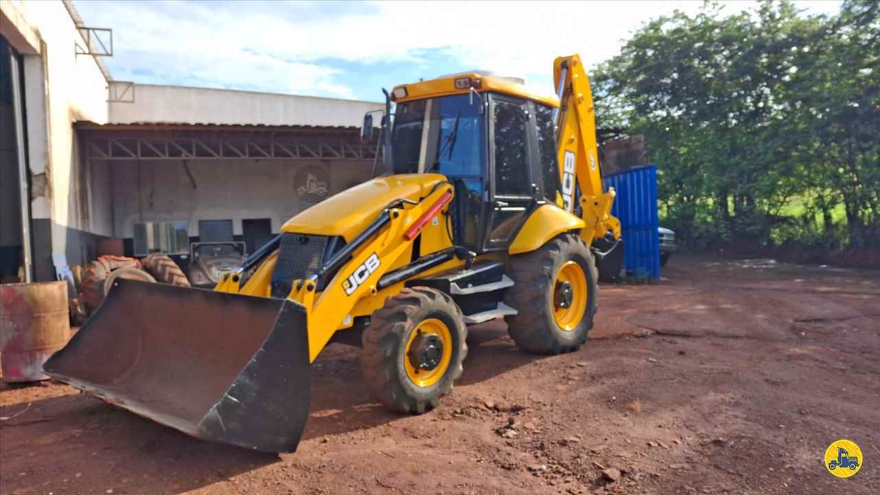 RETRO ESCAVADEIRA JCB 3XPLUS18 Tração 4x4 Ravel Trucks CRAVINHOS SÃO PAULO SP