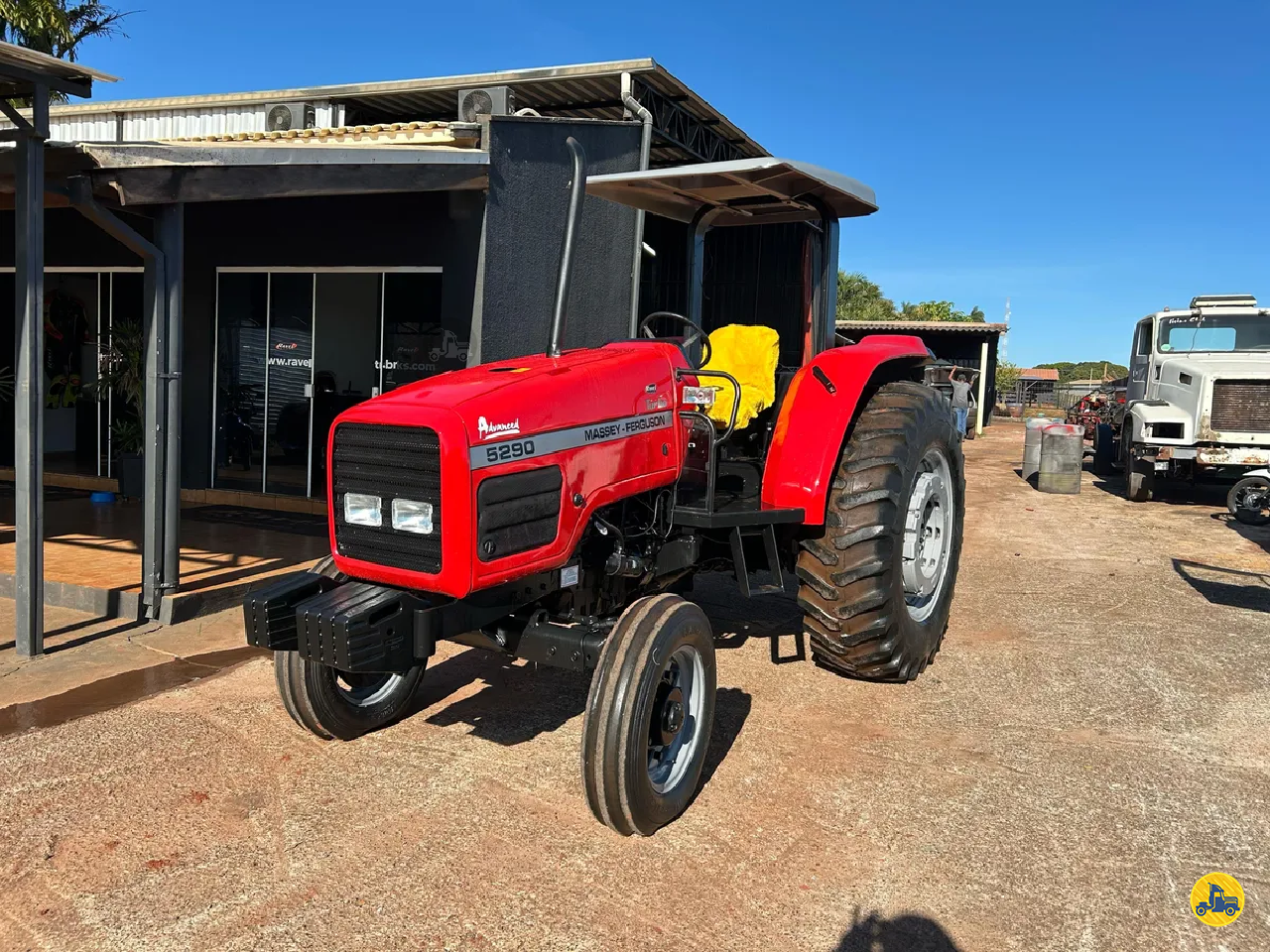 TRATOR MASSEY FERGUSON MF 5290 Tração 4x2 Ravel Trucks CRAVINHOS SÃO PAULO SP