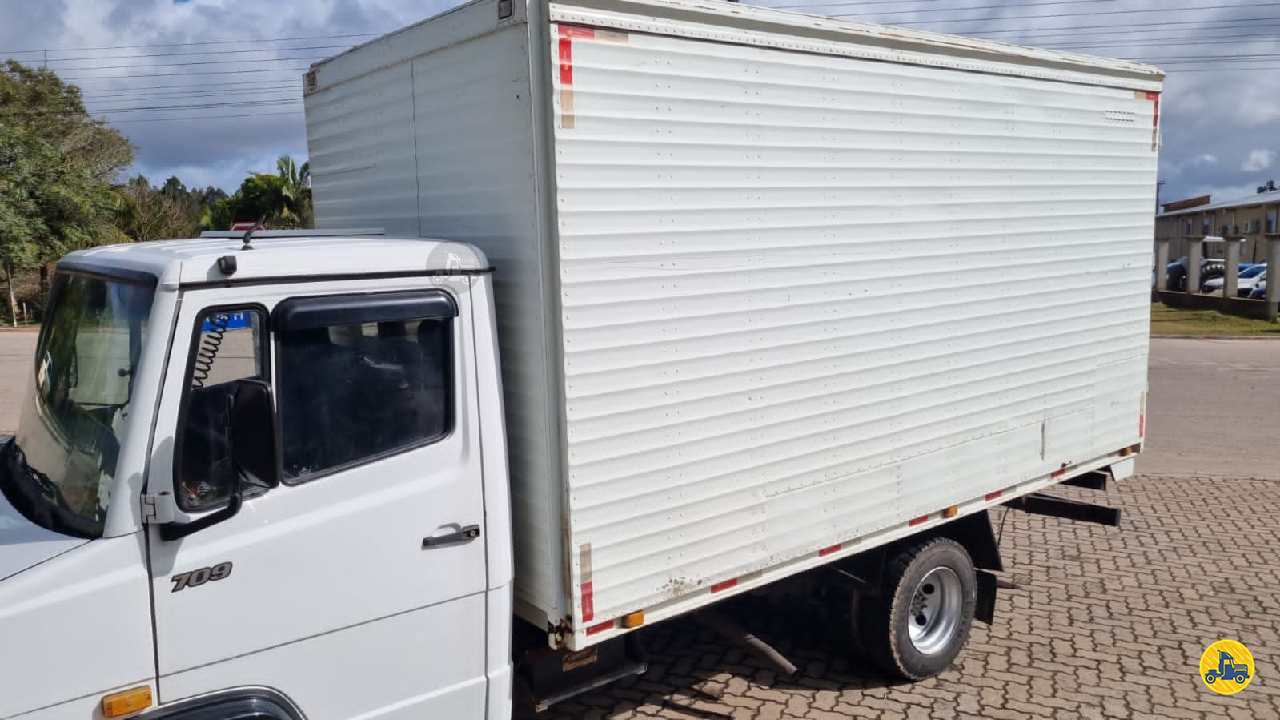 CAMINHAO MERCEDES-BENZ MB 709 Baú Furgão 3/4 4x2 Perin Veículos SARANDI RIO GRANDE DO SUL RS