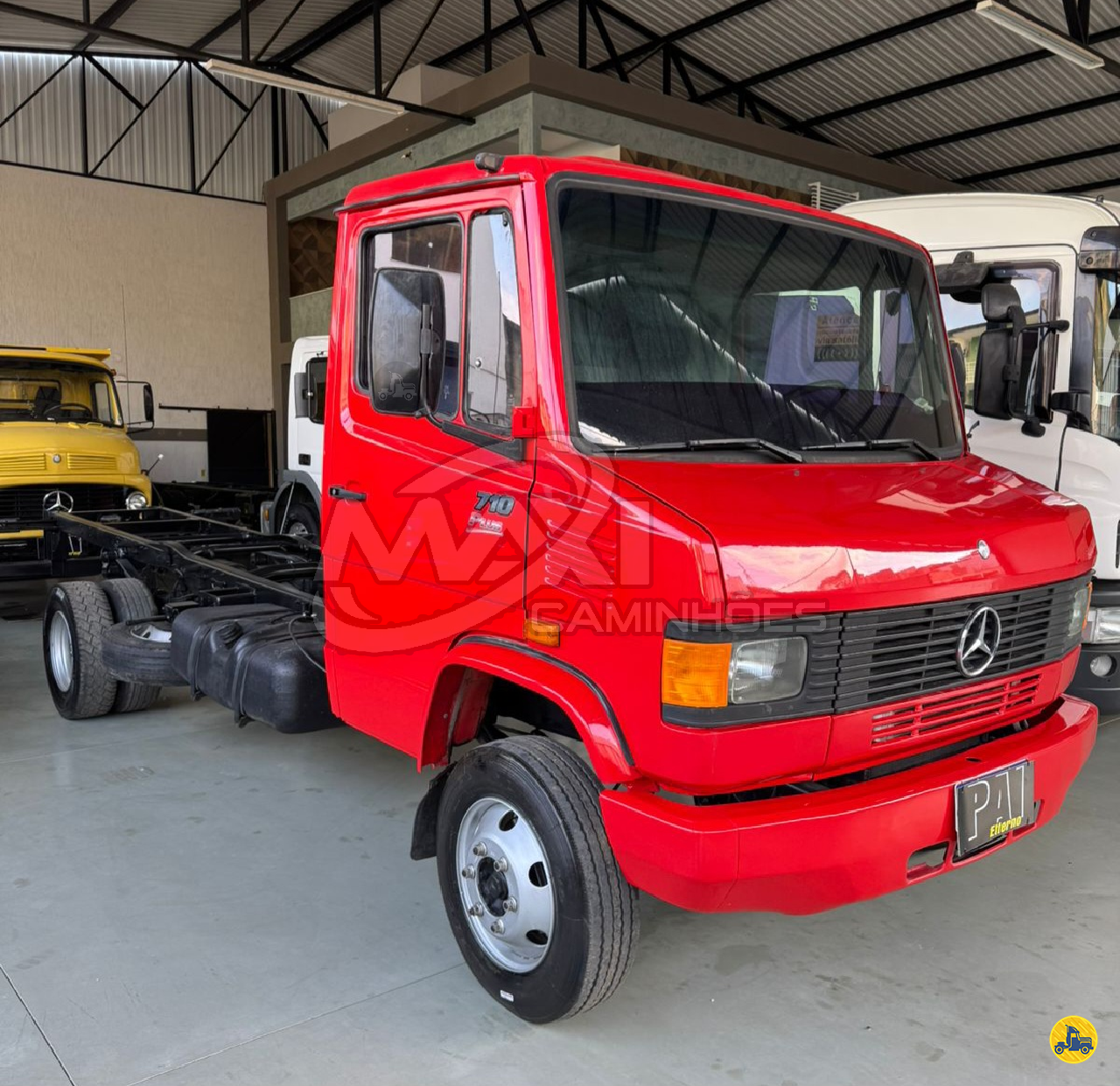 CAMINHAO MERCEDES-BENZ MB 710 Baú Furgão 3/4 4x2 Maxi Caminhões TERESOPOLIS RIO DE JANEIRO RJ