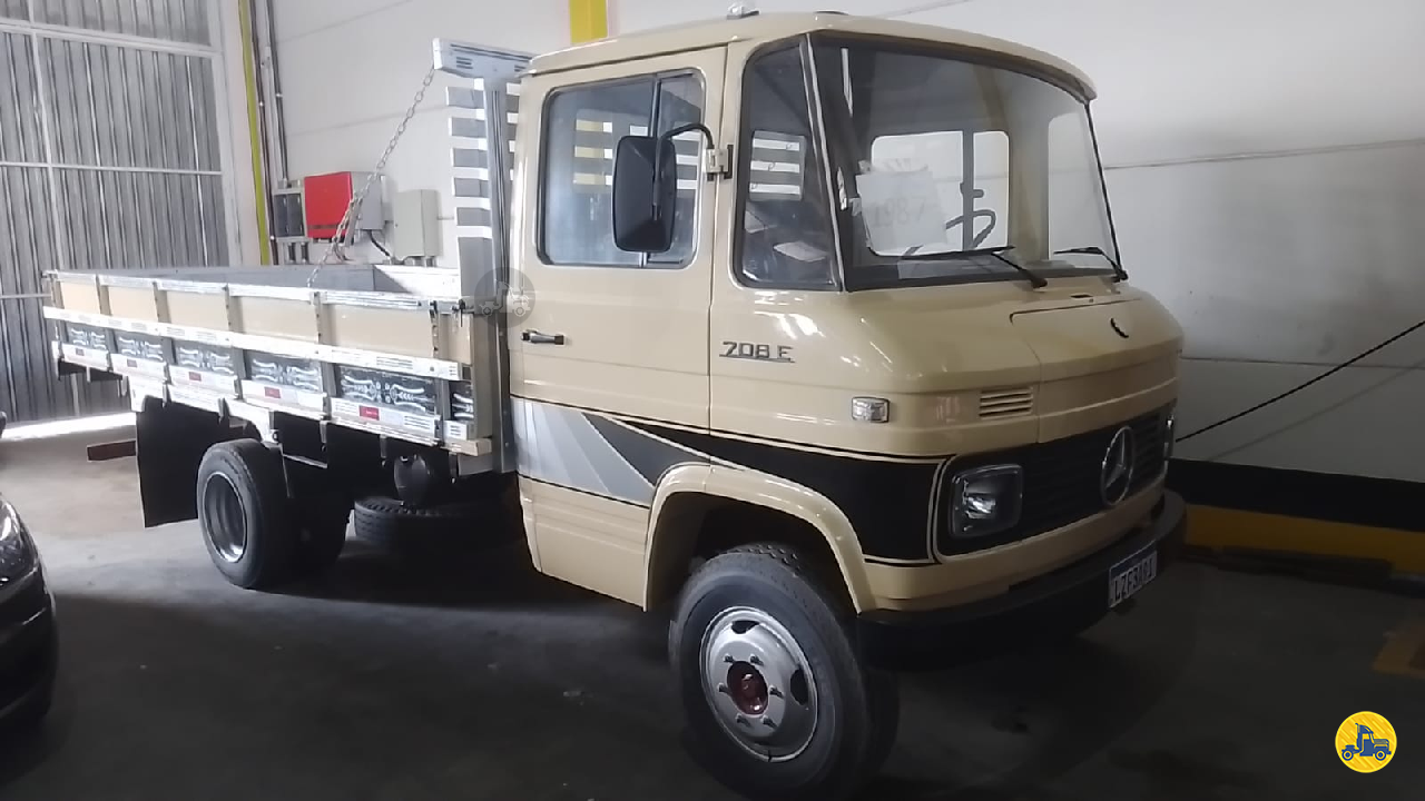 CAMINHAO MERCEDES-BENZ MB 708 Carga Seca 3/4 4x2 Ouro Preto Caminhões LAGES SANTA CATARINA SC