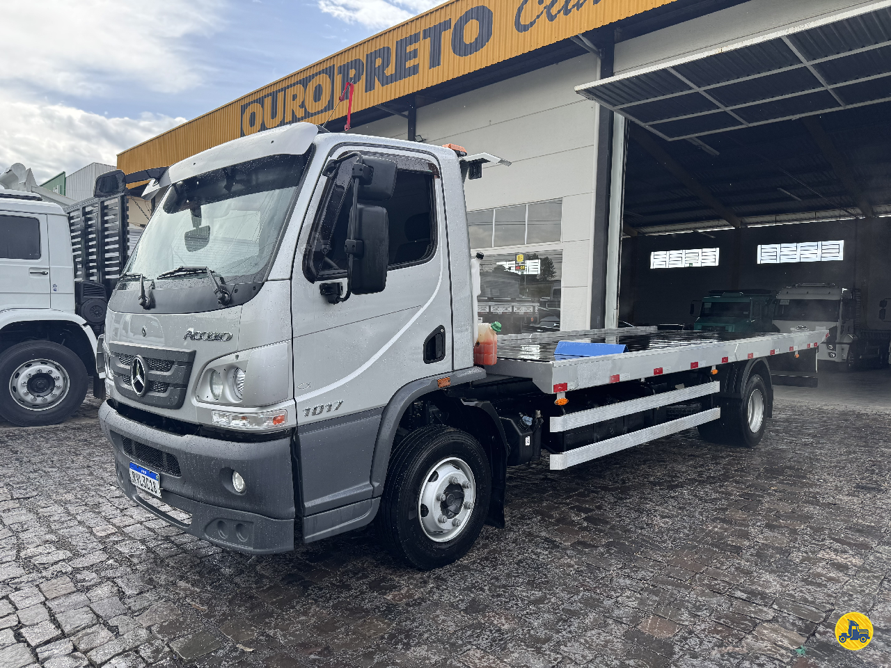CAMINHAO MERCEDES-BENZ MB 1117 Plataforma Guincho 3/4 4x2 Ouro Preto Caminhões LAGES SANTA CATARINA SC