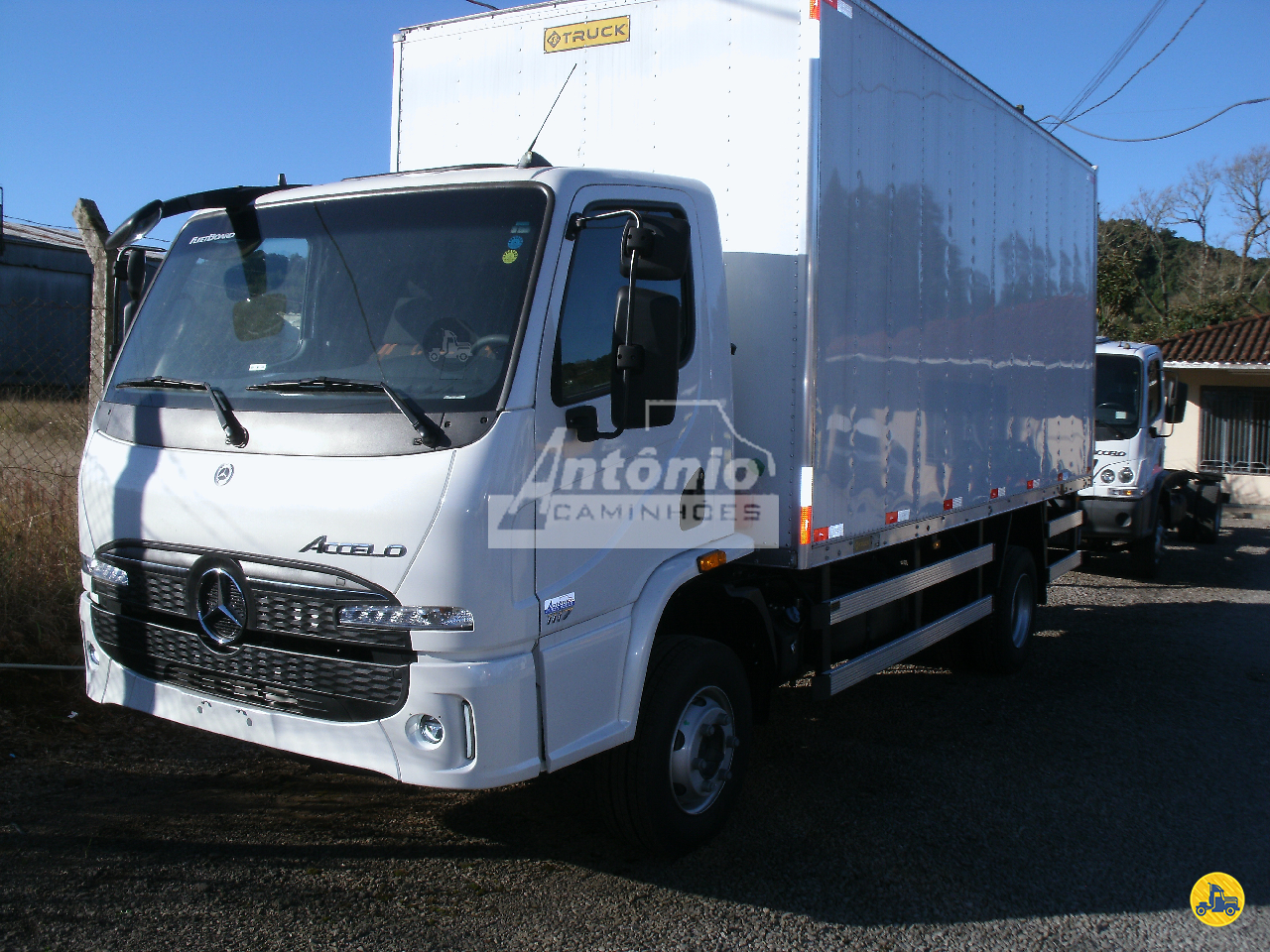 CAMINHAO MERCEDES-BENZ MB 1117 Baú Furgão 3/4 4x2 Antônio Caminhões GARIBALDI RIO GRANDE DO SUL RS