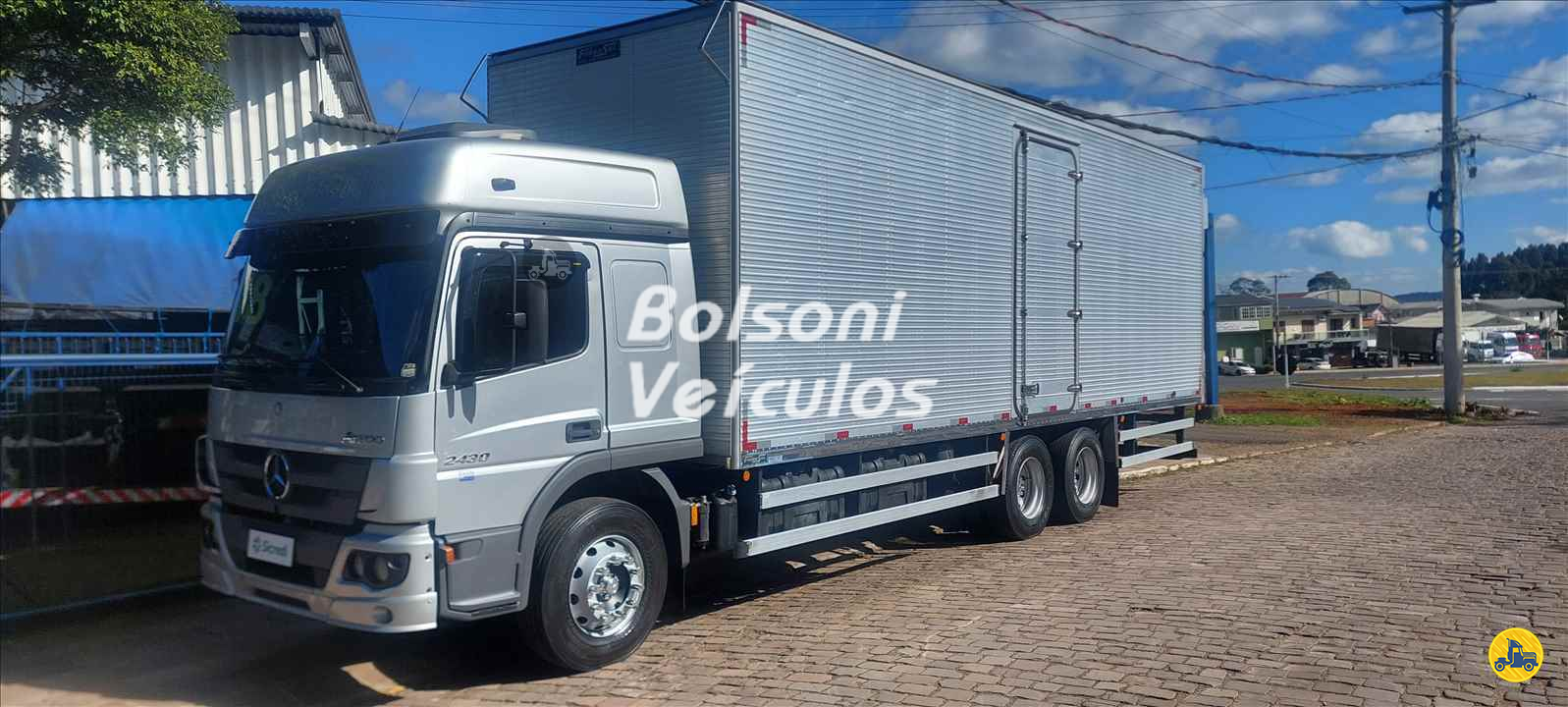 CAMINHAO MERCEDES-BENZ MB 2430 Baú Furgão Truck 6x2 Bolsoni Veículos NOVA PRATA RIO GRANDE DO SUL RS