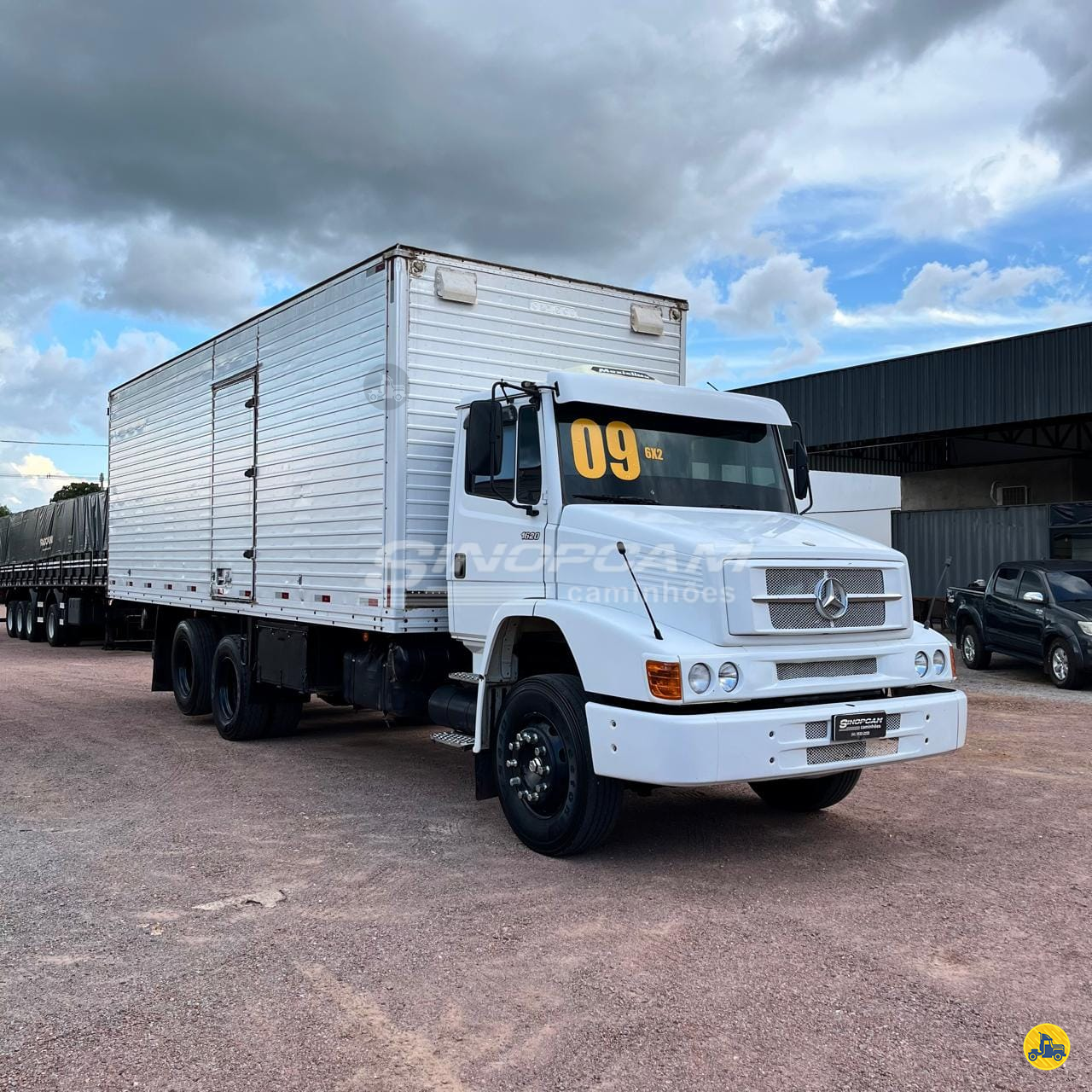 CAMINHAO MERCEDES-BENZ MB 1620 Baú Furgão Truck 6x2 SinopCam Caminhões SINOP MATO GROSSO MT