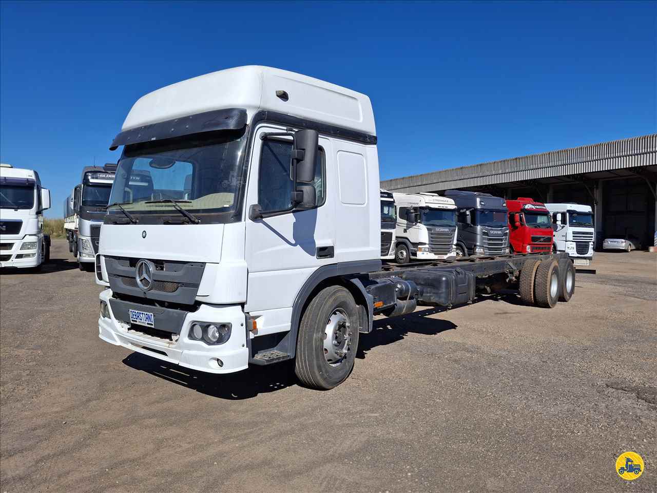 CAMINHAO MERCEDES-BENZ MB 2430 Baú Furgão Truck 6x2 Debastiani Caminhões ANAPOLIS GOIAS GO