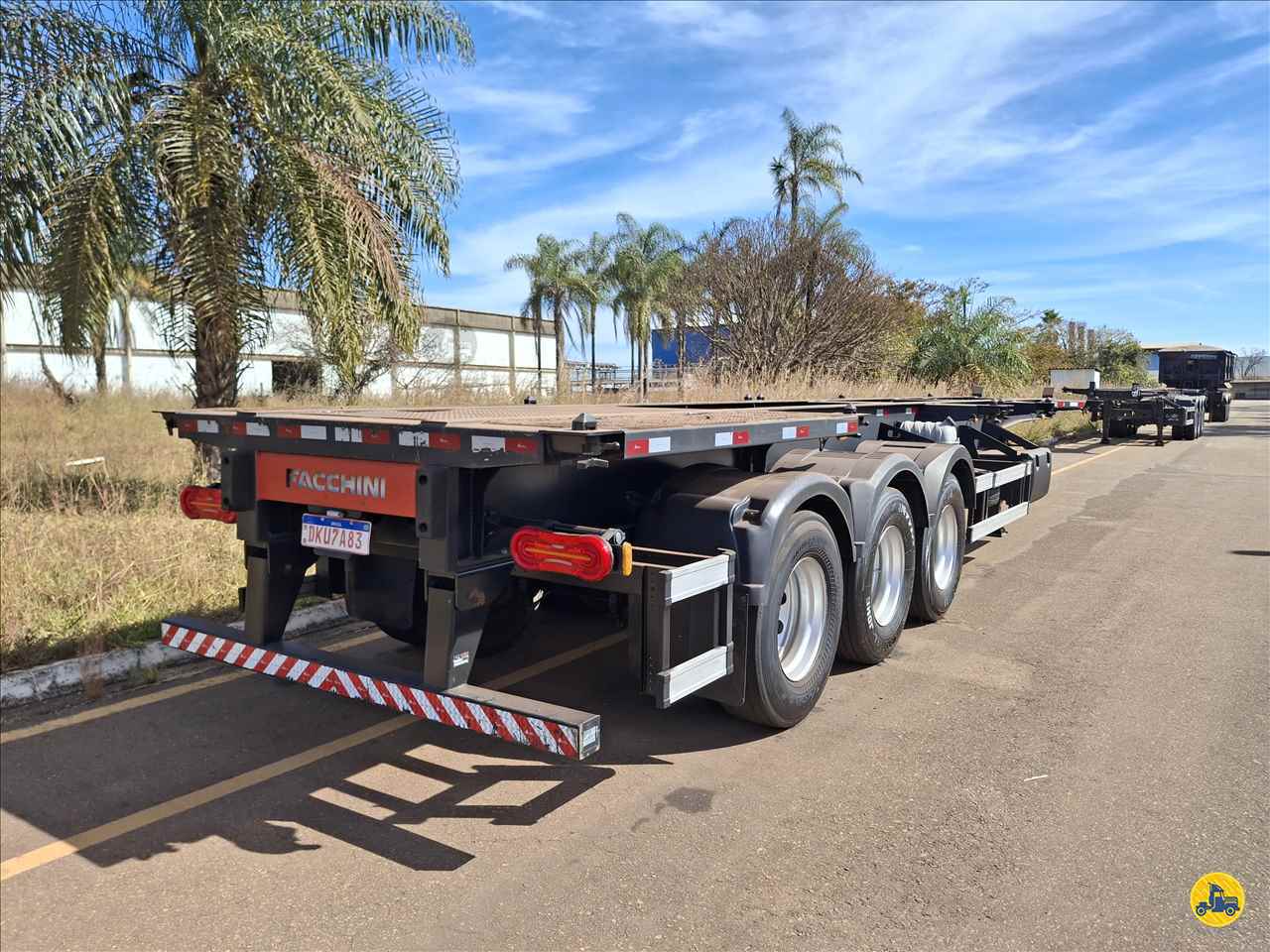 CARRETA SEMI-REBOQUE PORTA-CONTAINER Debastiani Caminhões ANAPOLIS GOIAS GO