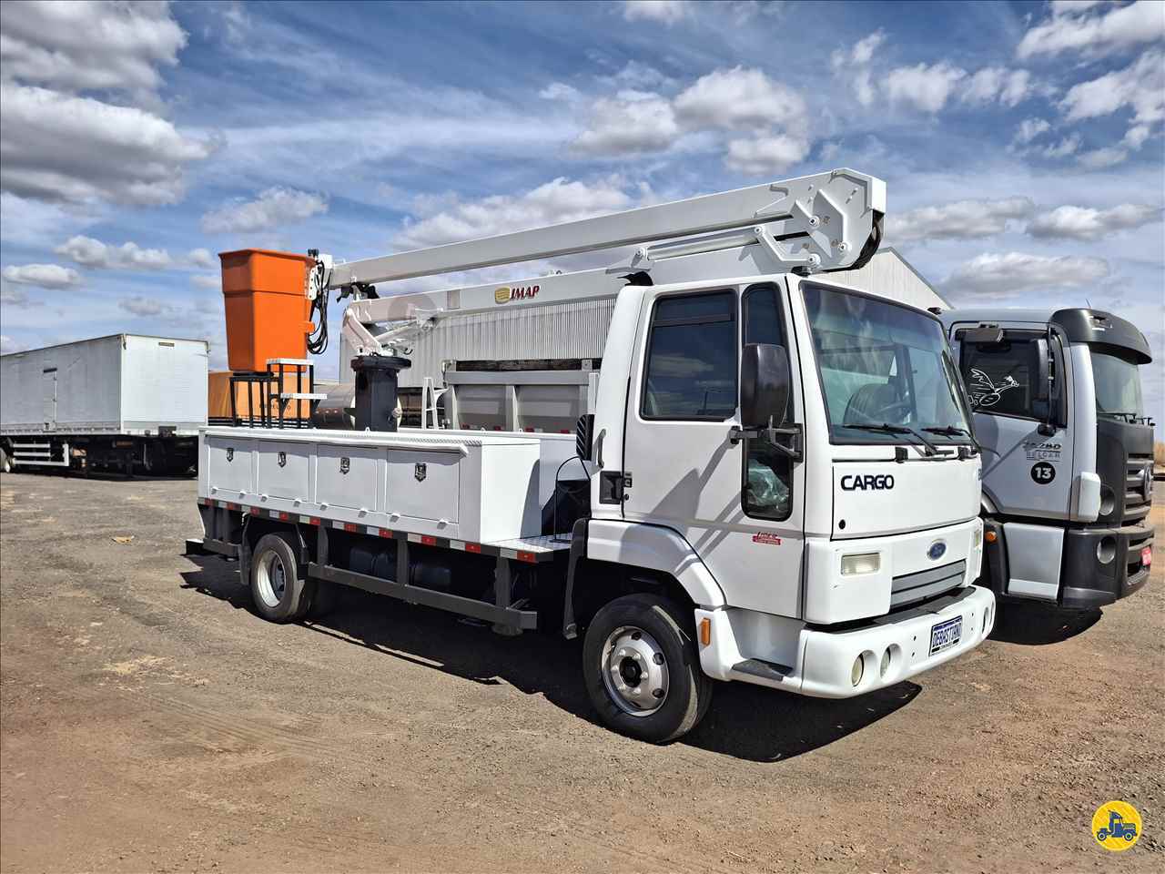CAMINHAO FORD CARGO 816 Cesto Aereo Isolado 3/4 4x2 Debastiani Caminhões ANAPOLIS GOIAS GO