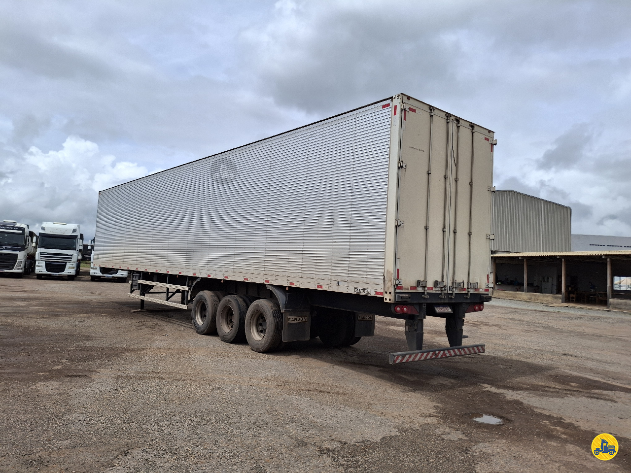 CARRETA SEMI-REBOQUE BAU FURGÃO