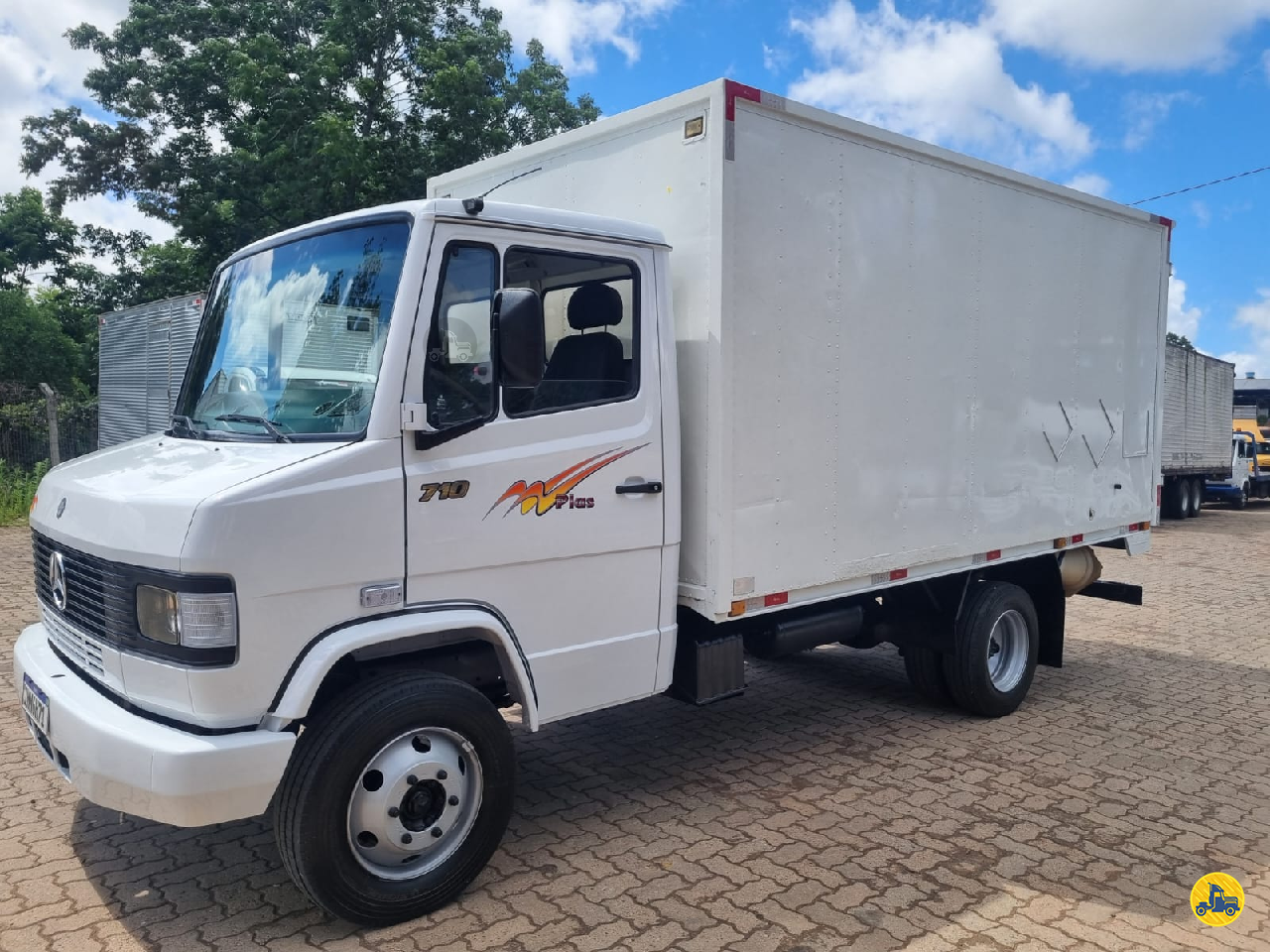 CAMINHAO MERCEDES-BENZ MB 710 Baú Furgão 3/4 4x2 Brasil Sul Caminhões PORTAO RIO GRANDE DO SUL RS