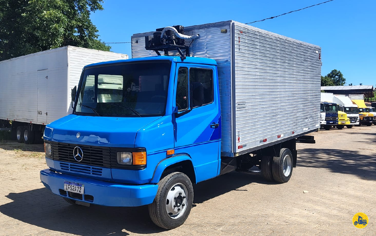 CAMINHAO MERCEDES-BENZ MB 709 Baú Frigorífico 3/4 4x2 Brasil Sul Caminhões PORTAO RIO GRANDE DO SUL RS