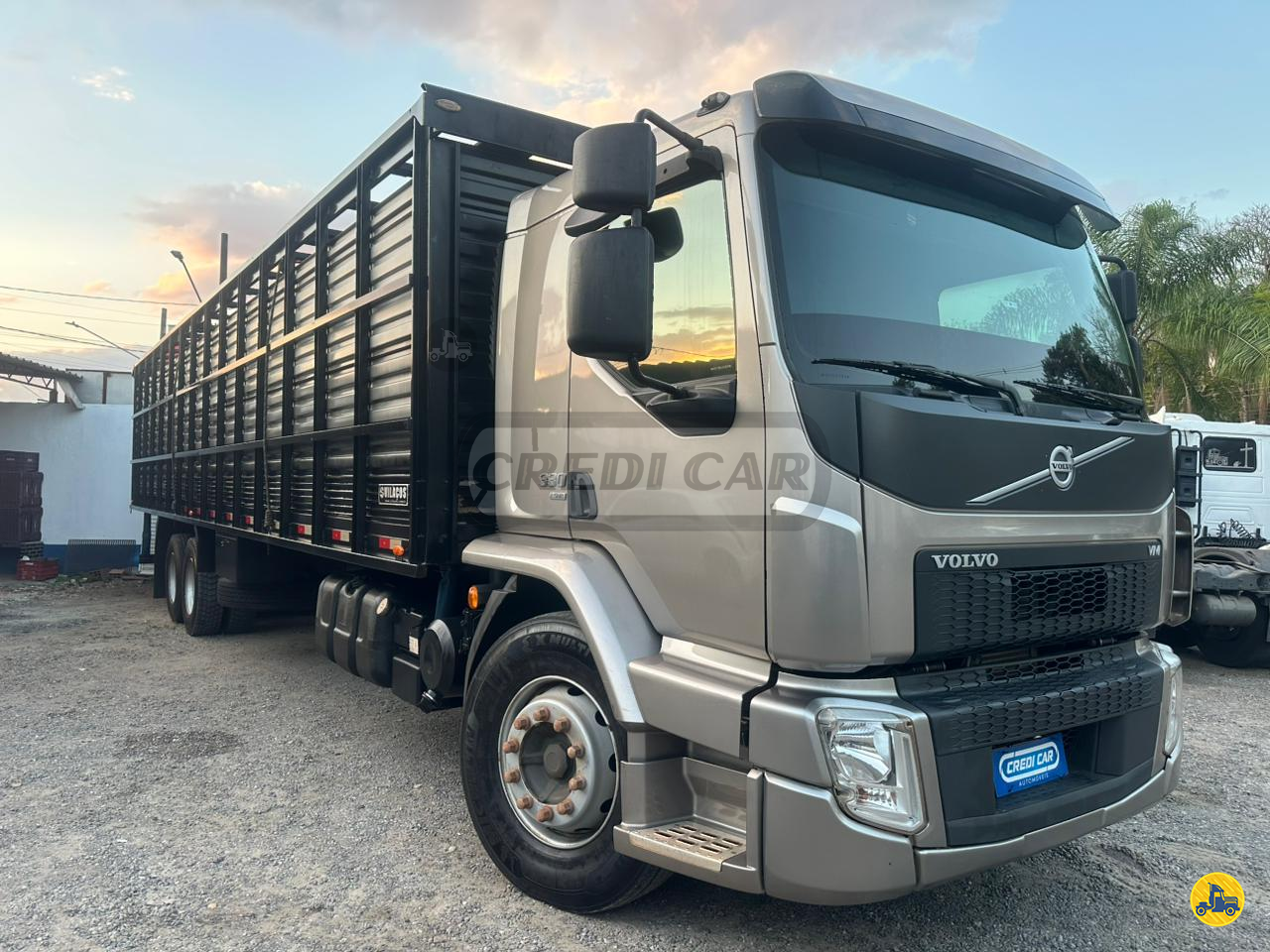 CAMINHAO VOLVO VOLVO VM 330 Credicar Automóveis  GUARATINGUETA SÃO PAULO SP