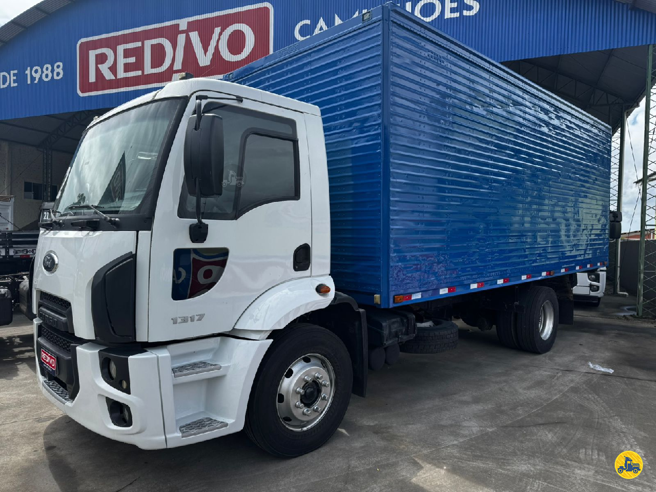 CAMINHAO FORD CARGO 1317 Baú Furgão Toco 4x2 Redivo Caminhões TUBARAO SANTA CATARINA SC