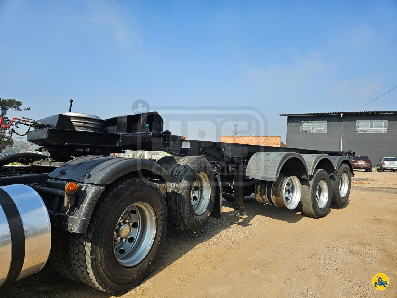 CARRETA SEMI-REBOQUE PORTA-CONTAINER JPC Caminhões CURITIBA PARANÁ PR