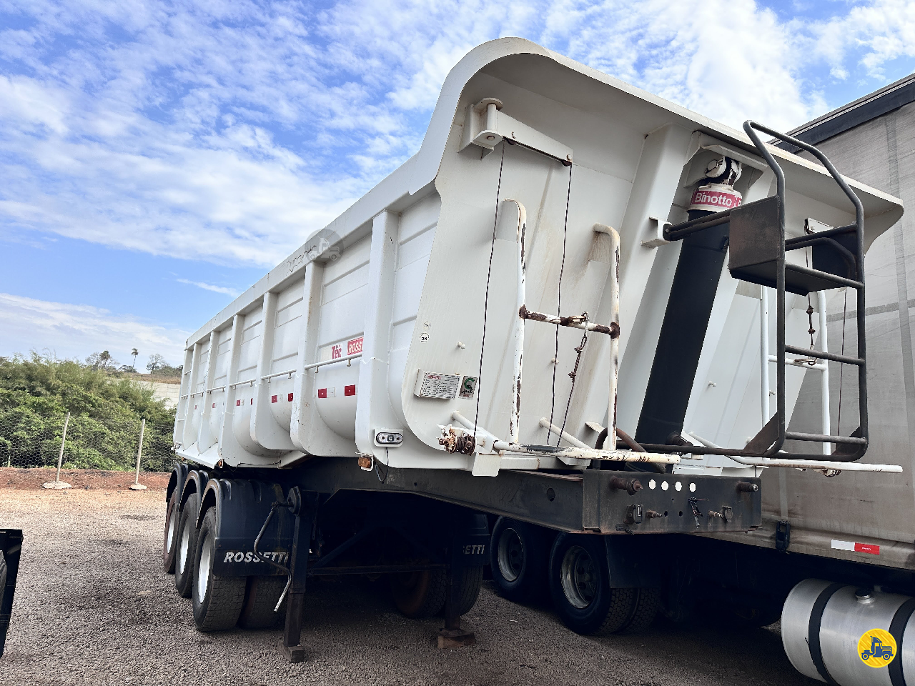 CARRETA SEMI-REBOQUE BASCULANTE 13 de Maio Caminhões SAO JOAQUIM DE BICAS MINAS GERAIS MG