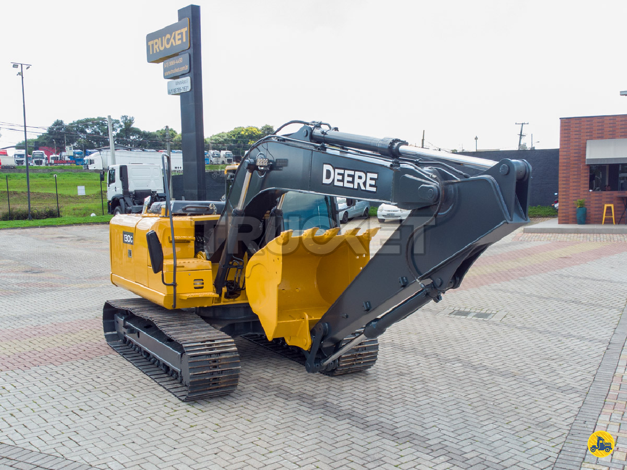ESCAVADEIRA JOHN DEERE 130G Trucket Caminhões CURITIBA PARANÁ PR