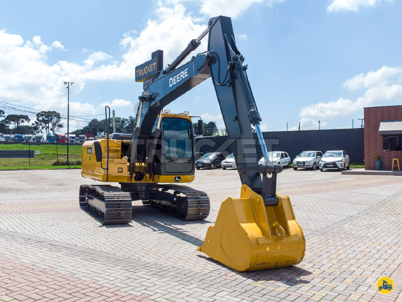 ESCAVADEIRA JOHN DEERE 130G Trucket Caminhões CURITIBA PARANÁ PR