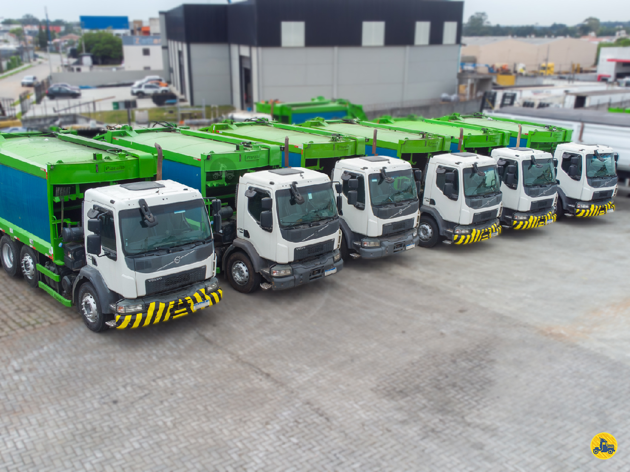 CAMINHAO VOLVO VOLVO VM 270 Coletor de Lixo Cavalo 8x2 Trucket Caminhões CURITIBA PARANÁ PR