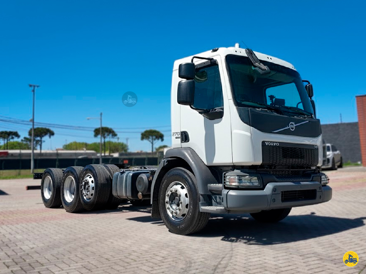 CAMINHAO VOLVO VOLVO VM 270 Chassis Cavalo 8x2 Trucket Caminhões CURITIBA PARANÁ PR