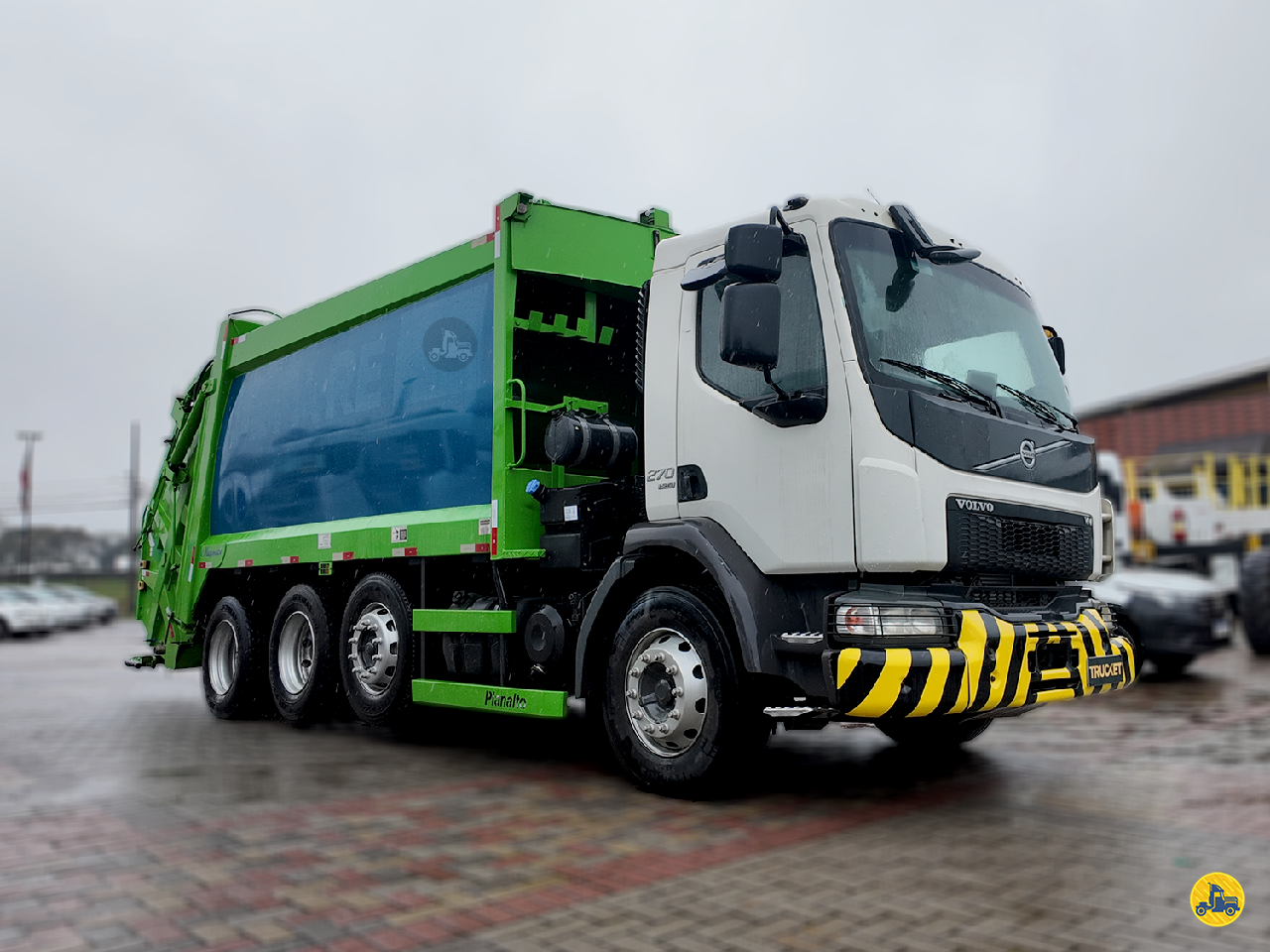 CAMINHAO VOLVO VOLVO VM 270 Coletor de Lixo Cavalo 8x2 Trucket Caminhões CURITIBA PARANÁ PR