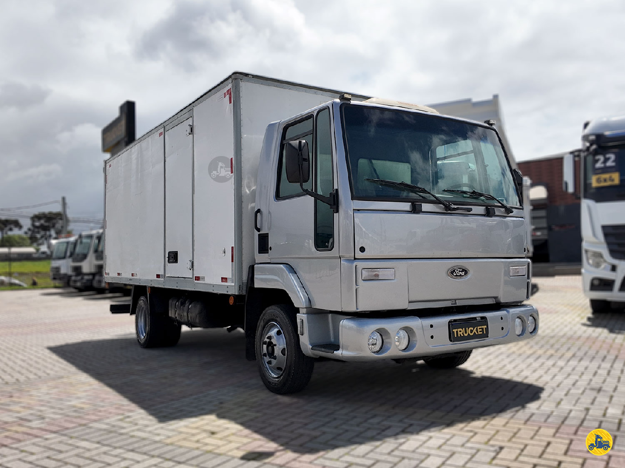 CAMINHAO FORD CARGO 815 Baú Furgão Toco 4x2 Trucket Caminhões CURITIBA PARANÁ PR