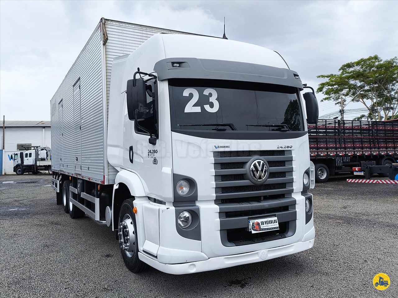 CAMINHAO VOLKSWAGEN VW 24280 Baú Furgão Truck 6x2 SB Veiculos CATANDUVA SÃO PAULO SP