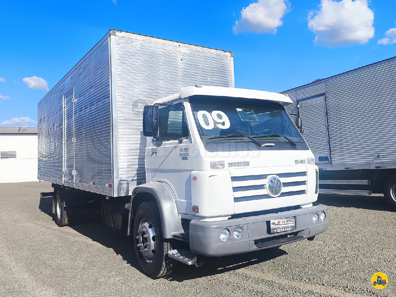 CAMINHAO VOLKSWAGEN VW 13180 Baú Furgão Toco 4x2 SB Veiculos CATANDUVA SÃO PAULO SP
