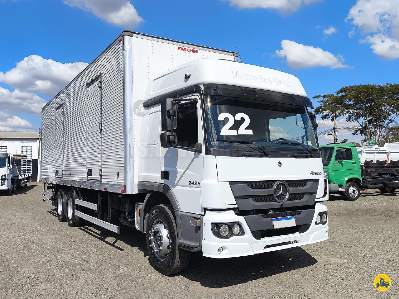 CAMINHAO MERCEDES-BENZ MB 2426 Baú Furgão Truck 6x2 SB Veiculos CATANDUVA SÃO PAULO SP