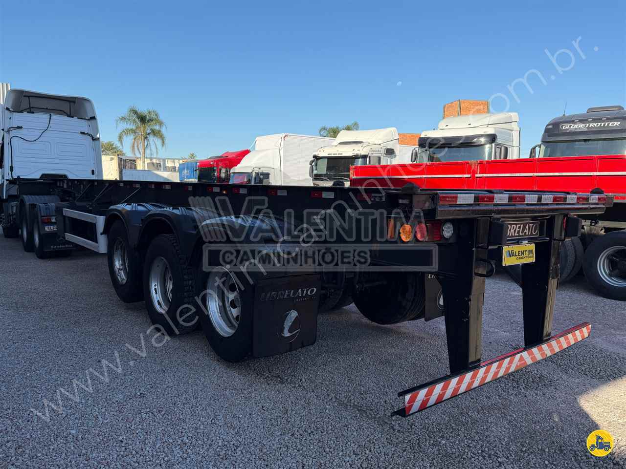 CARRETA SEMI-REBOQUE PORTA-CONTAINER Valentim Caminhões ITAJAI SANTA CATARINA SC