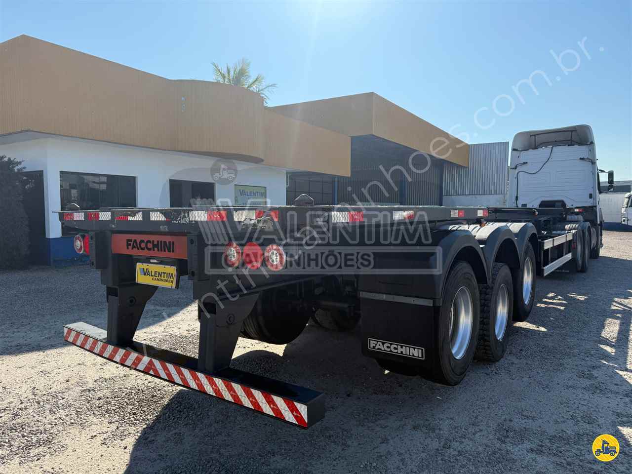 CARRETA SEMI-REBOQUE PORTA-CONTAINER Valentim Caminhões ITAJAI SANTA CATARINA SC