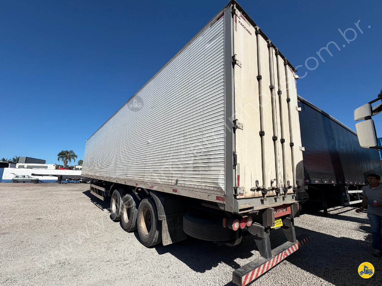 CARRETA SEMI-REBOQUE BAU FURGÃO Valentim Caminhões ITAJAI SANTA CATARINA SC