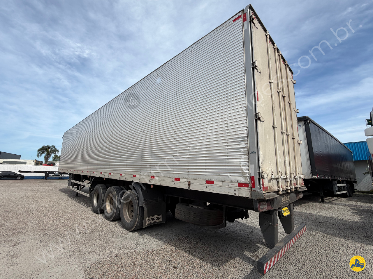 CARRETA SEMI-REBOQUE BAU FURGÃO Valentim Caminhões ITAJAI SANTA CATARINA SC