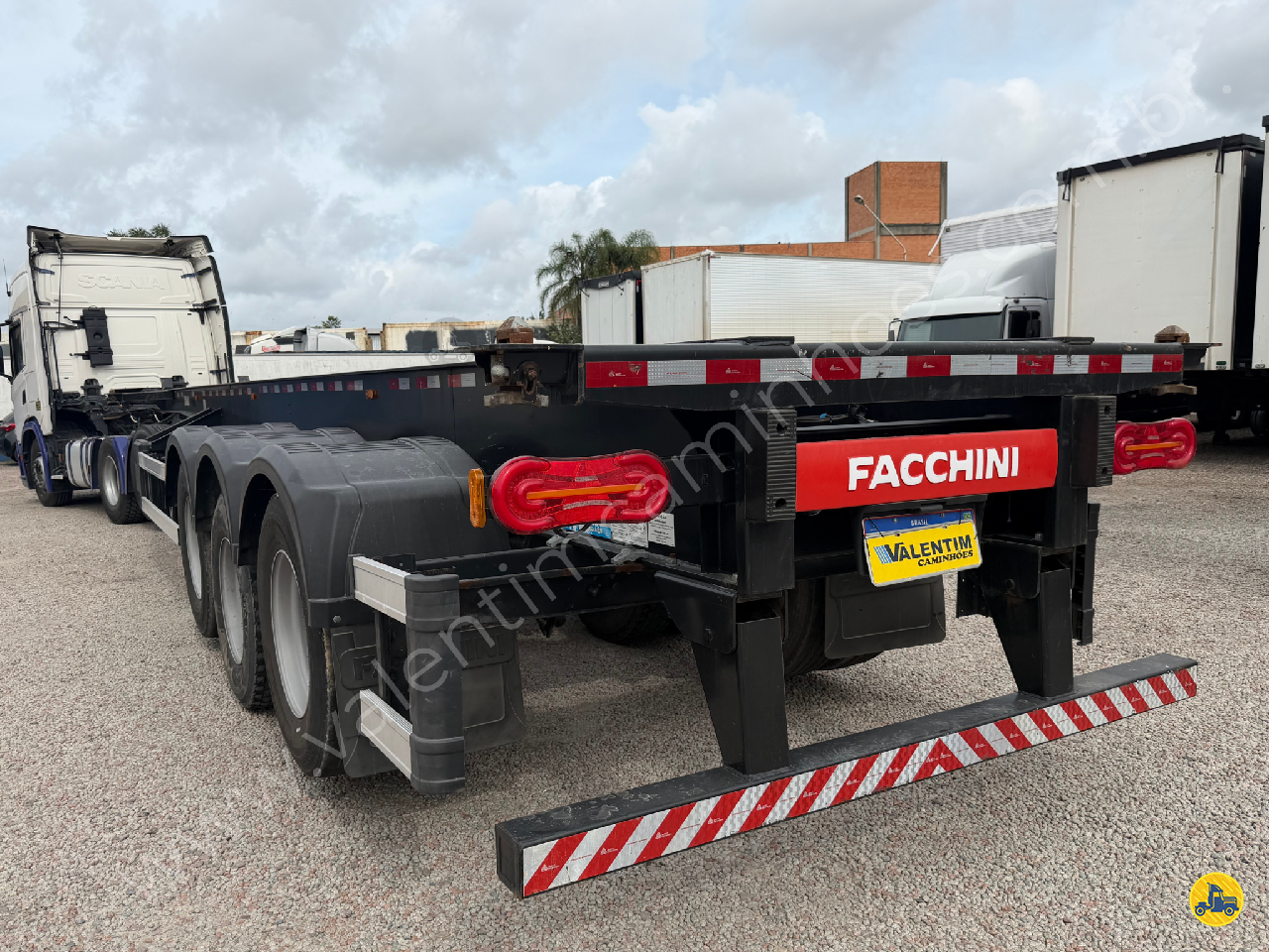 CARRETA SEMI-REBOQUE PORTA-CONTAINER Valentim Caminhões ITAJAI SANTA CATARINA SC