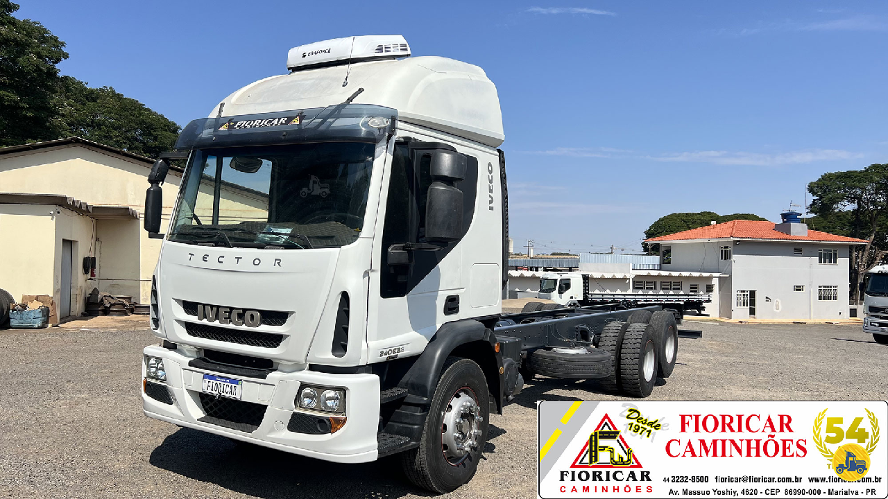 CAMINHAO IVECO TECTOR 240E28 Chassis Truck 6x2 Fioricar Caminhões MARIALVA PARANÁ PR