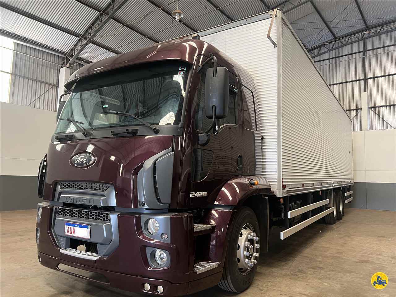 CAMINHAO FORD CARGO 2428 Baú Furgão Truck 6x2 Estacionamento Gaúcho ARAPONGAS PARANÁ PR