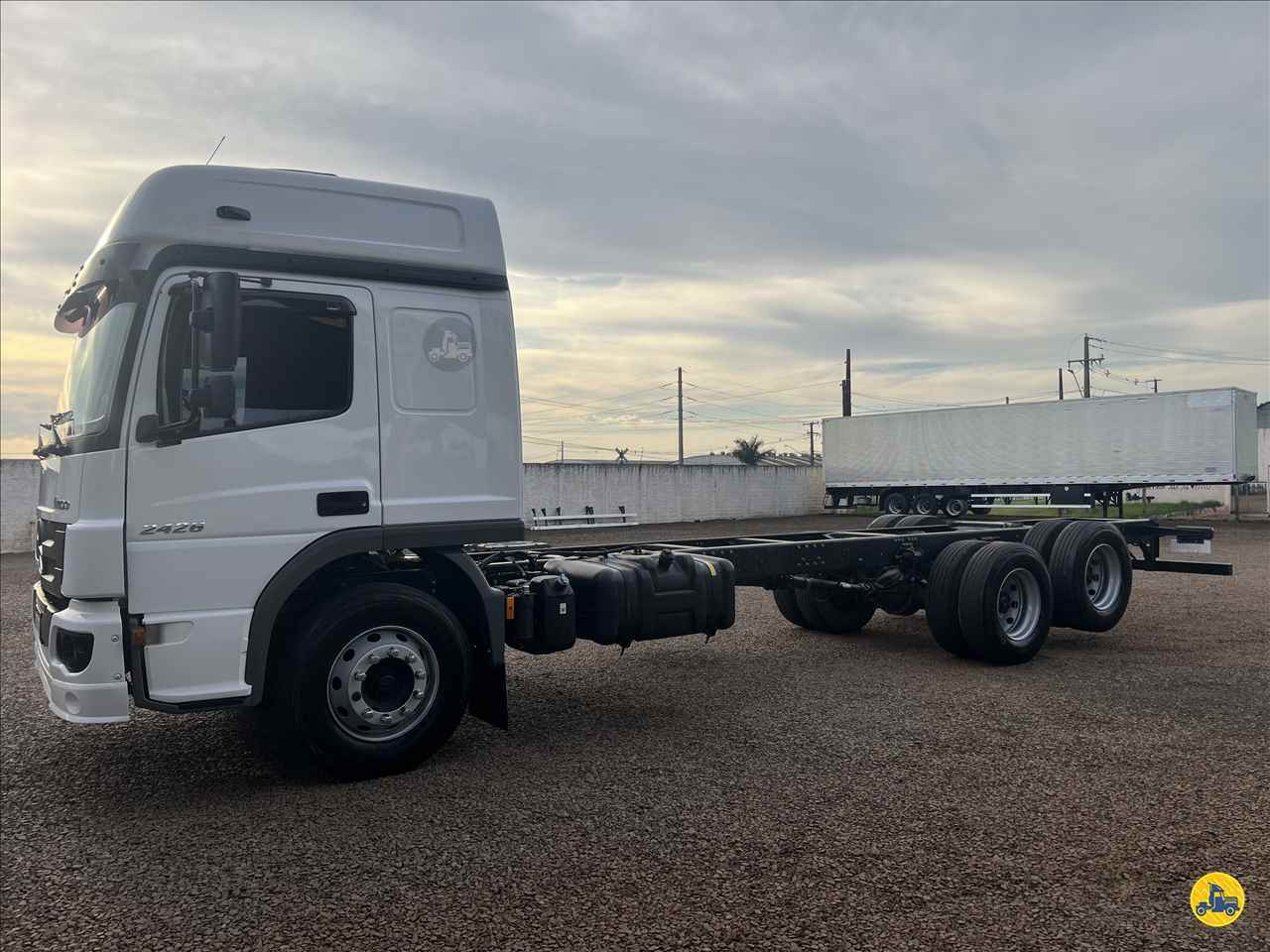 CAMINHAO MERCEDES-BENZ MB 2426 Chassis Truck 6x2 Mercediesel Caminhões ARAPONGAS PARANÁ PR