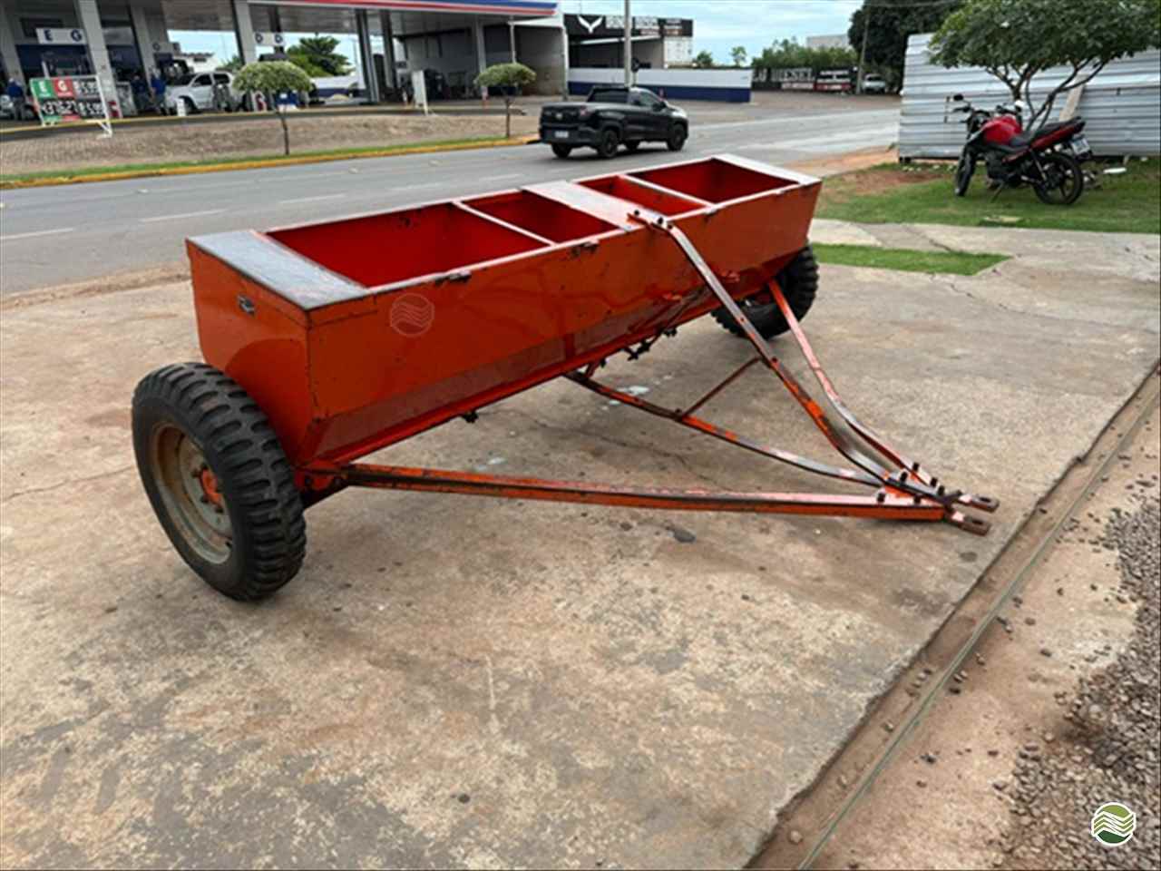 IMPLEMENTOS AGRICOLAS DISTRIBUIDOR CALCÁRIO 1000 Kg Cotramaq Tratores GOIOERE PARANÁ PR