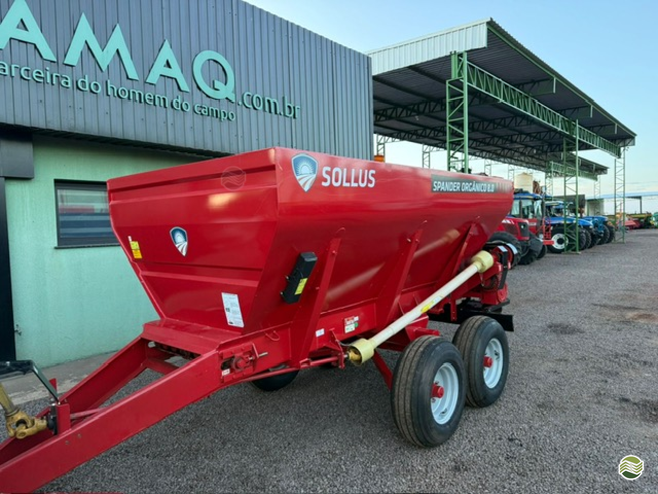 IMPLEMENTOS AGRICOLAS DISTRIBUIDOR CALCÁRIO 8000 Kg Cotramaq Tratores GOIOERE PARANÁ PR