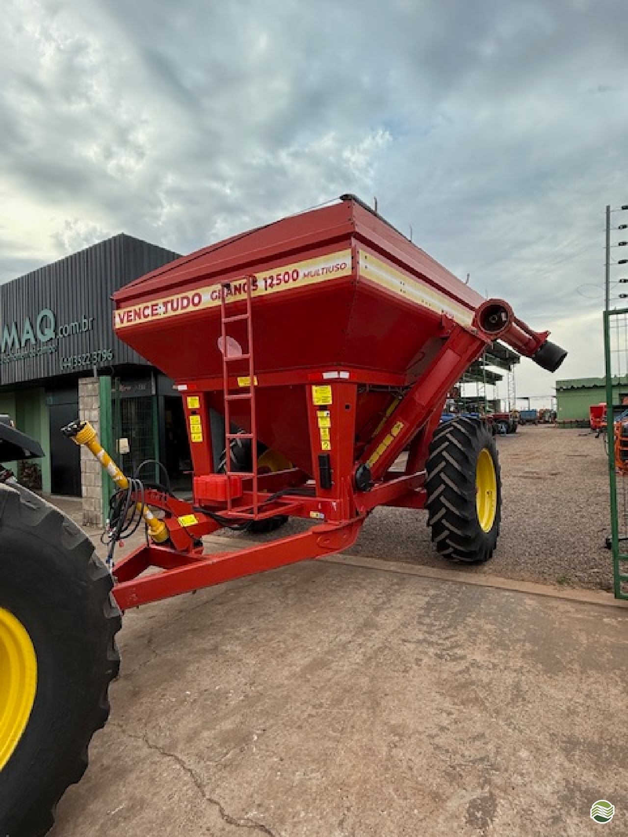 IMPLEMENTOS AGRICOLAS CARRETA BAZUKA GRANELEIRA 12500 Cotramaq Tratores GOIOERE PARANÁ PR